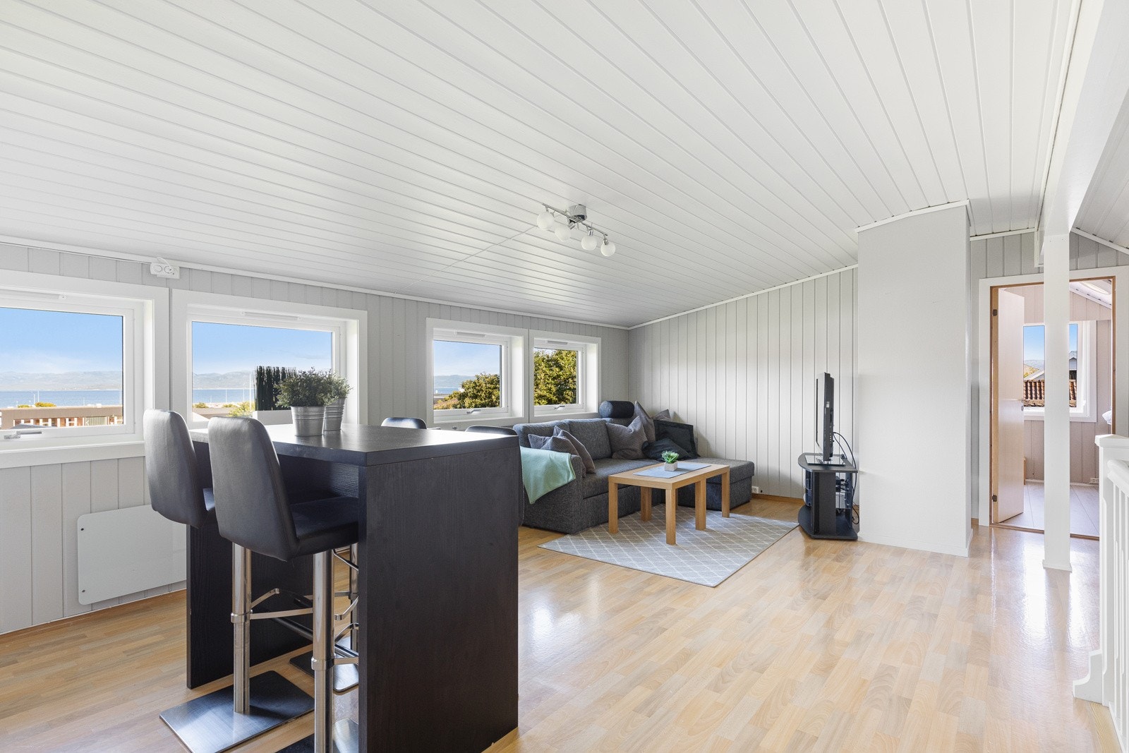 Loftstue. Herfra har man en fantastisk sjøutsikt! Galleribilde