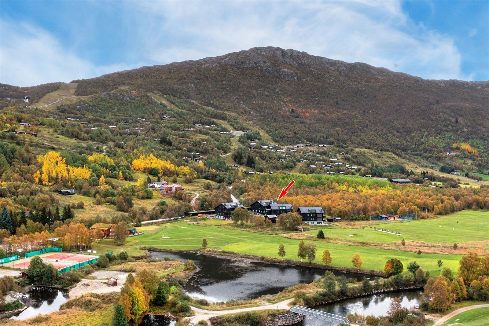 Se leiligheten markert med rød pil. Galleribilde