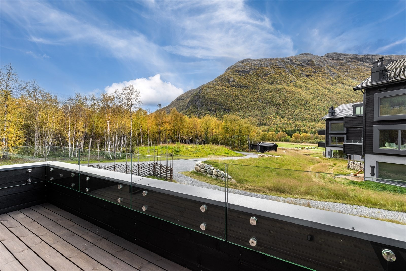 Velkommen til Vaarstølen! 3- roms fritidsleilighet med nydelig beliggenhet ved golfbanen. Galleribilde