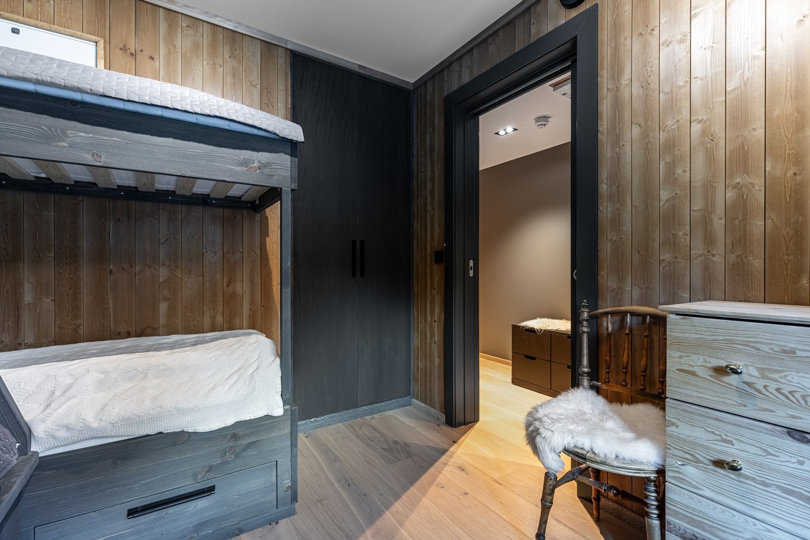 4 sengeplasser på soverommet. Galleribilde