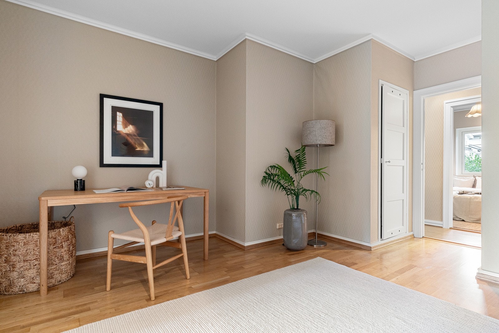 Leiligheten er gjennomgående og ligger i byggets 2.etasje. Galleribilde