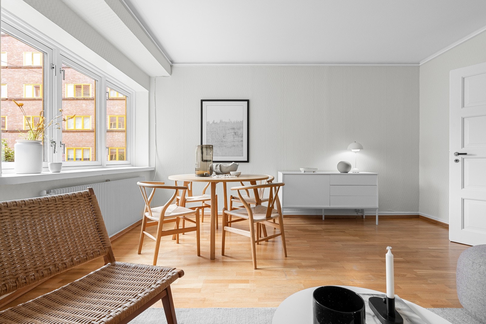 Vegger og himling er malt. Galleribilde