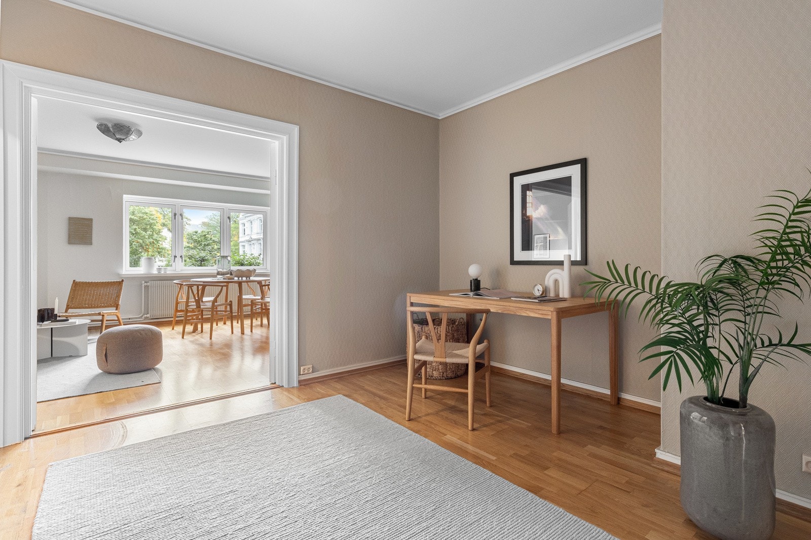 Plass til å innrede ytterligere oppbevaringsmøbler eller kontorløsning i mellomgang. Galleribilde