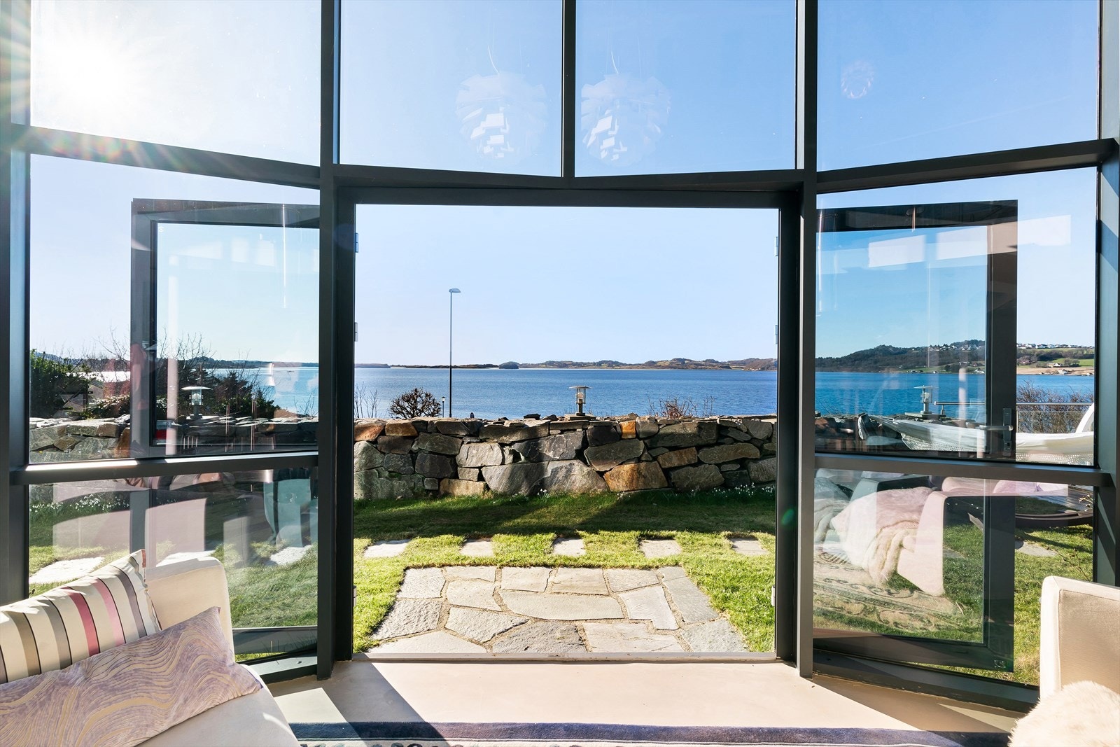 Direkte utgang fra stuen til uteområde Galleribilde