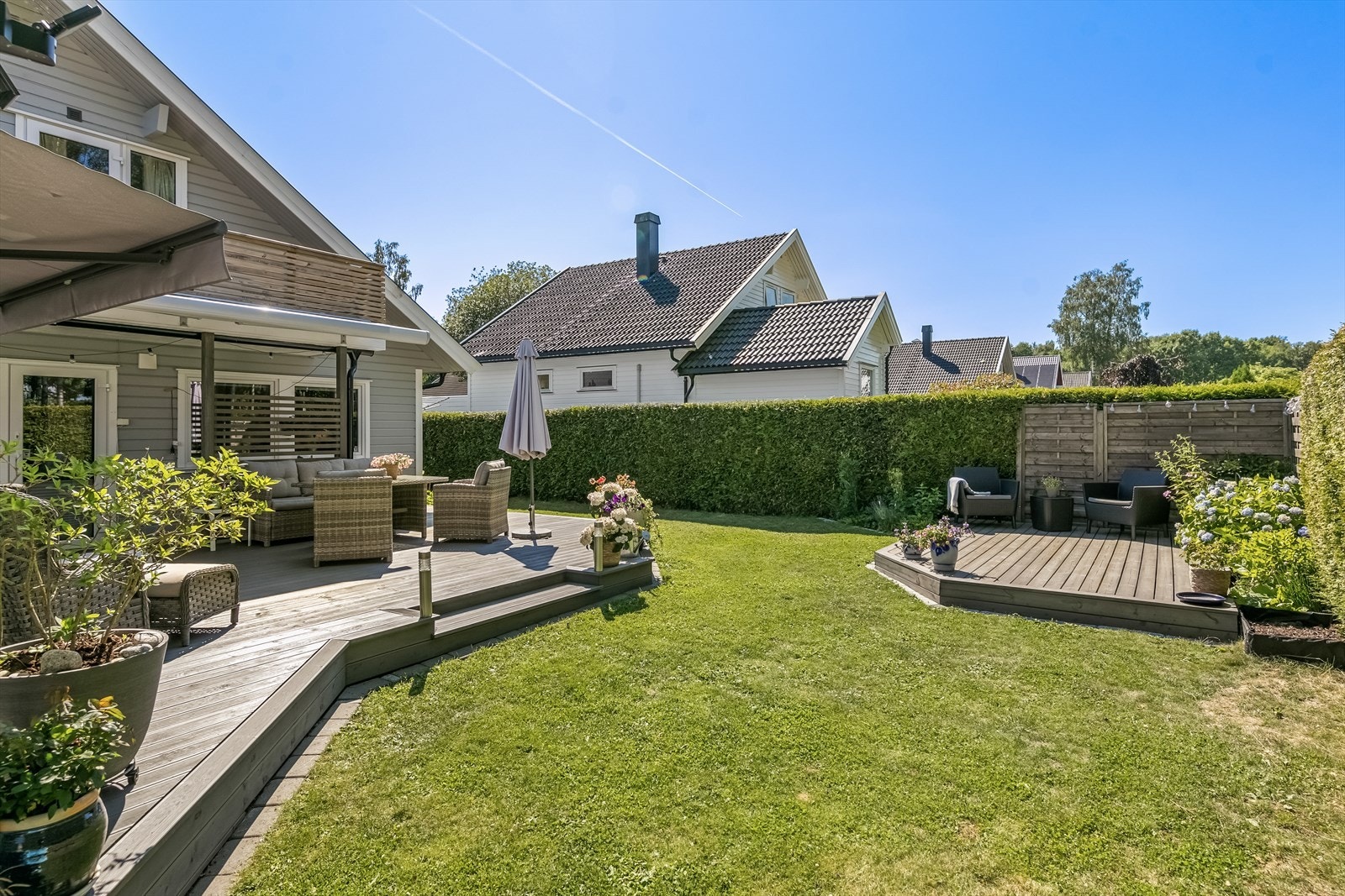 Definitivt en flott opparbeidet hage med god boltreplass for hele familien! Galleribilde