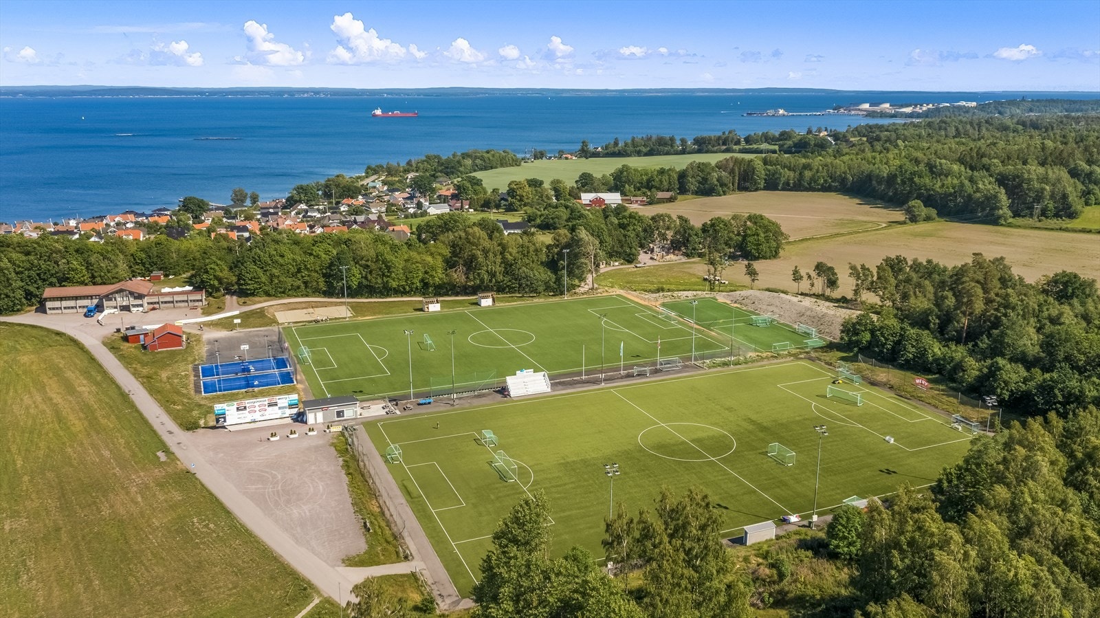 Åsgårdstrand byr på et særdeles flott idrettsanlegg med gode aktivitetstilbud for store og små! Galleribilde