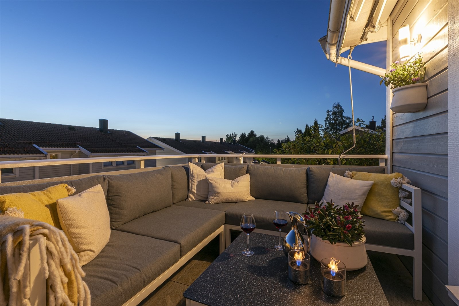 En fin plass å nyte ettermiddagssolen/kveldssolen sammen med nære og kjære. Galleribilde
