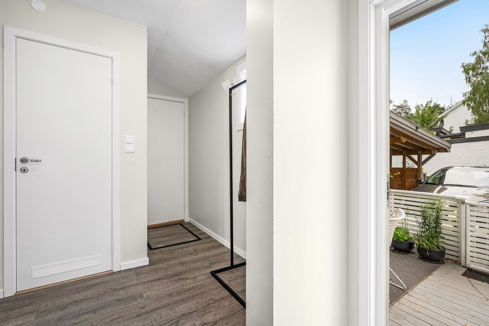 - Lys og innbydende entré - Galleribilde