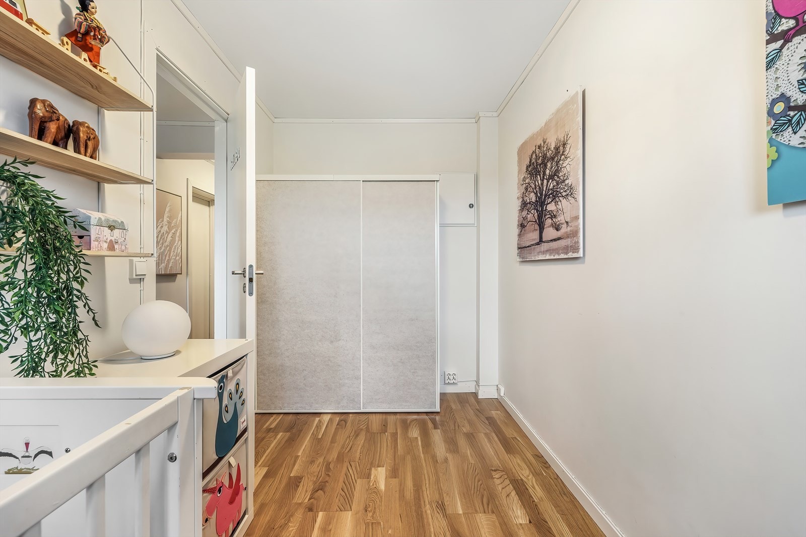 - Godt med oppbevaringsplass i garderobeskap - Galleribilde