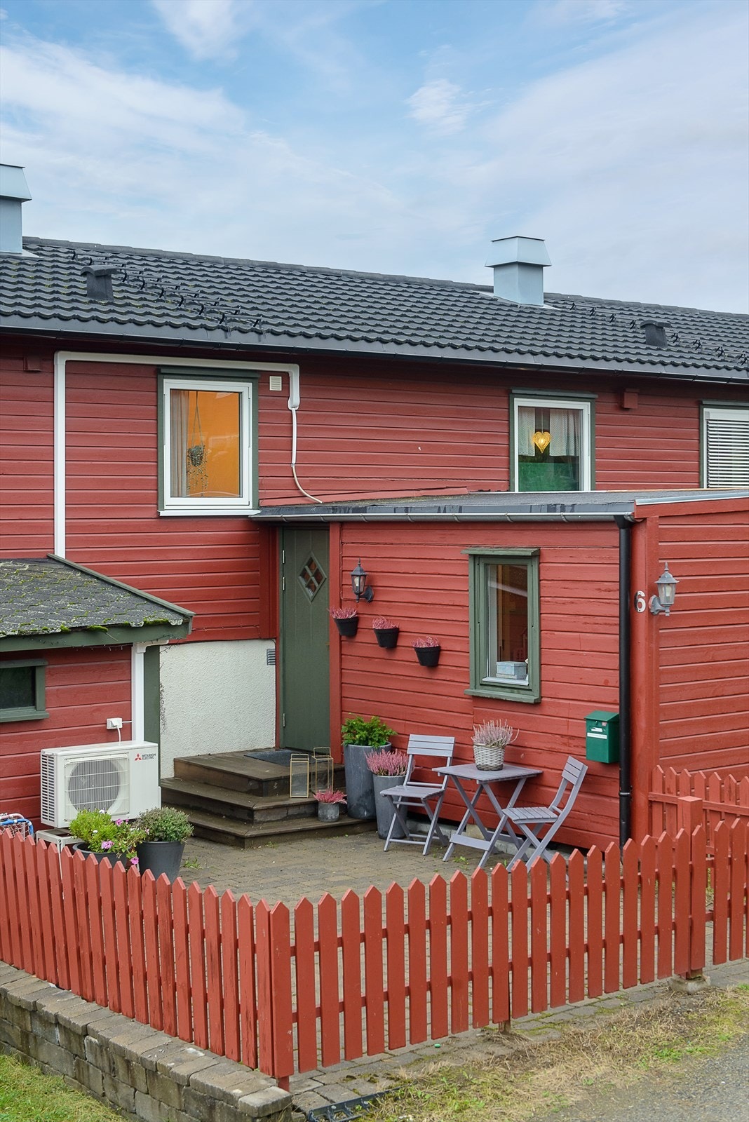 Koselig, inngjerdet inngangsparti. Galleribilde