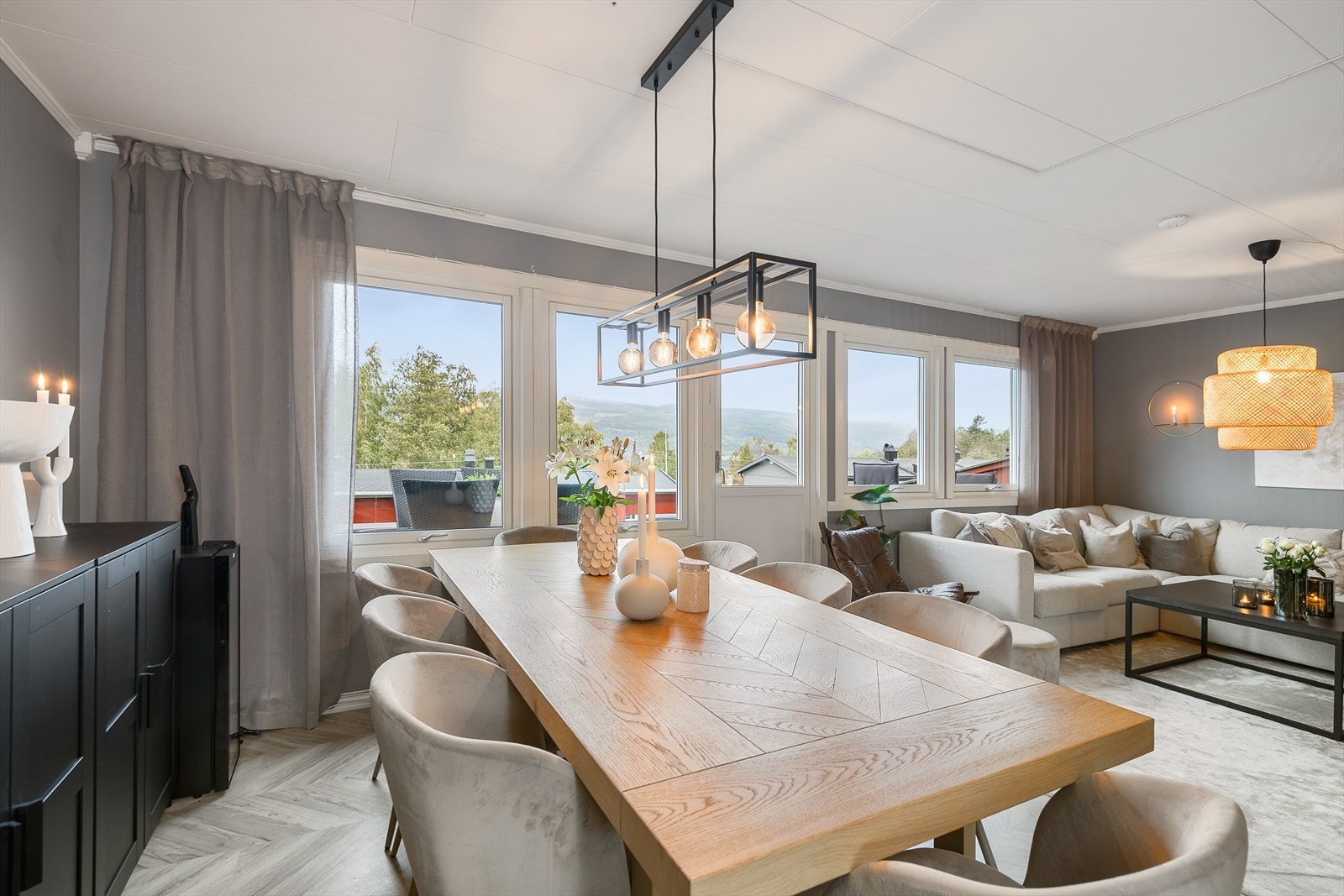 God plass til spisegruppe. Galleribilde