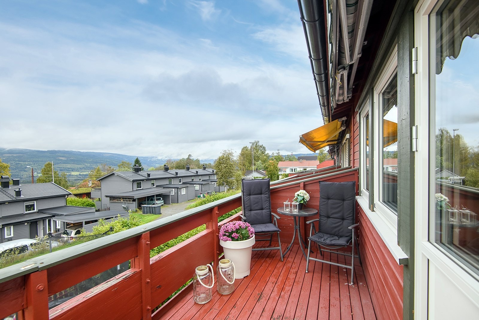 God plass til utemøbler. Galleribilde