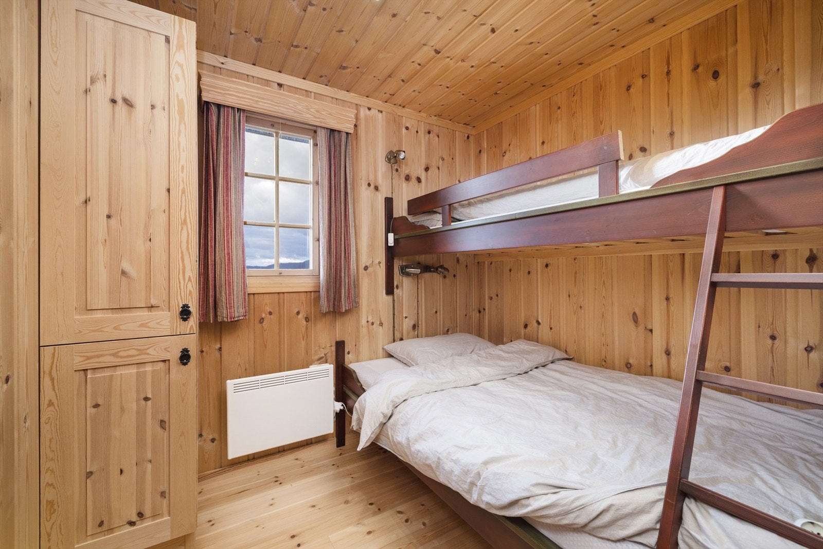 Lyst og trivelig soverom nr. 2. Galleribilde