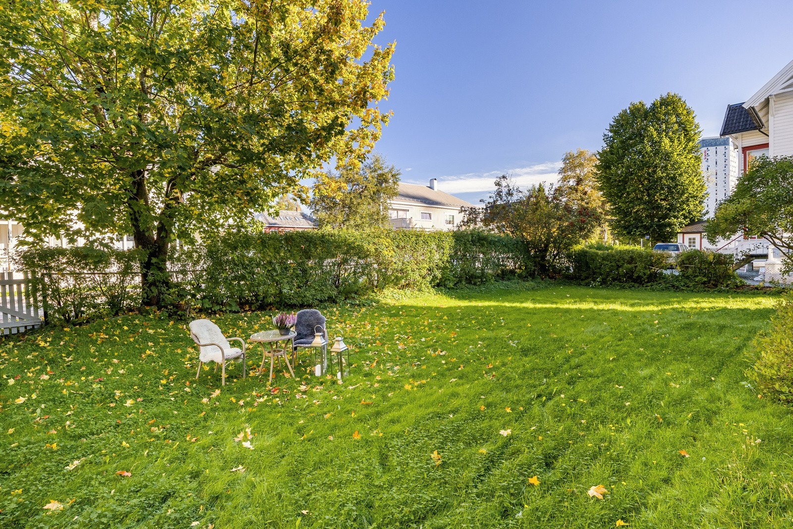 Man har tilgang til hagen fra egen vinterhage. Galleribilde