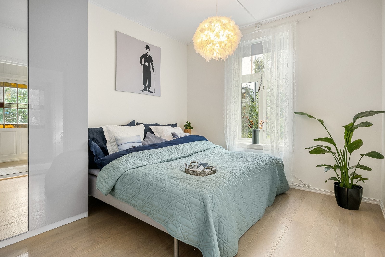 Felles for begge rommene er at de vender mot uteareal med rolig atmosfære. Galleribilde