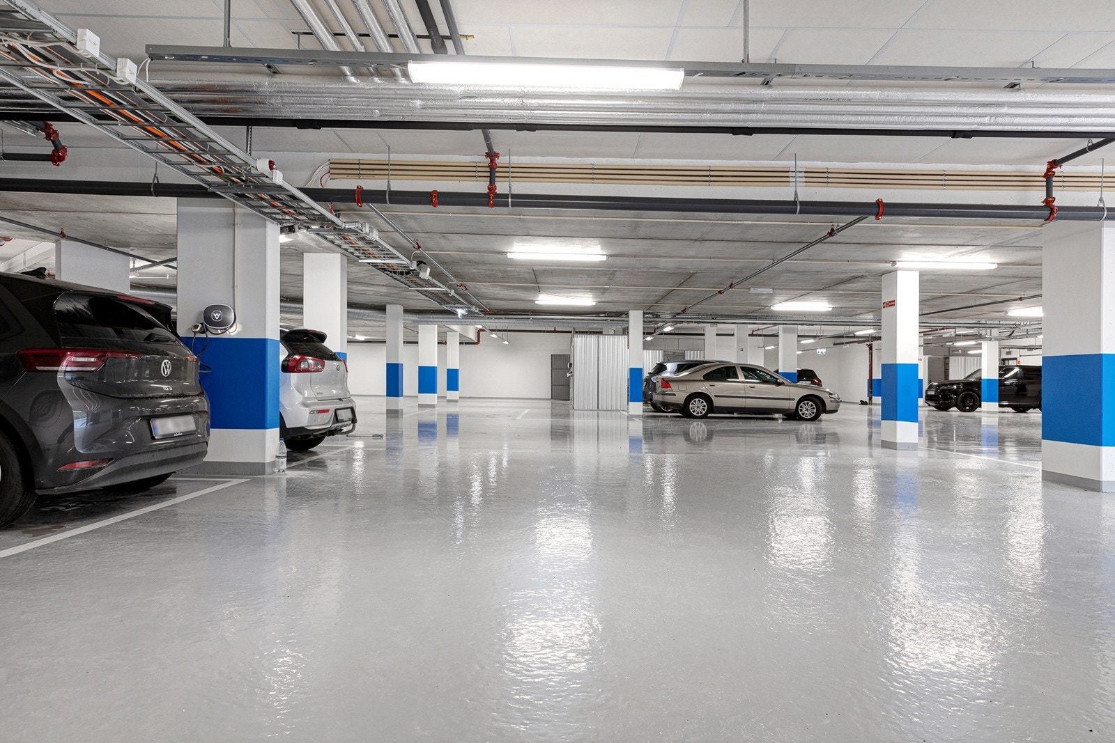 Det medfølger 1 stk. biloppstillingsplass i felles anlegg. Galleribilde