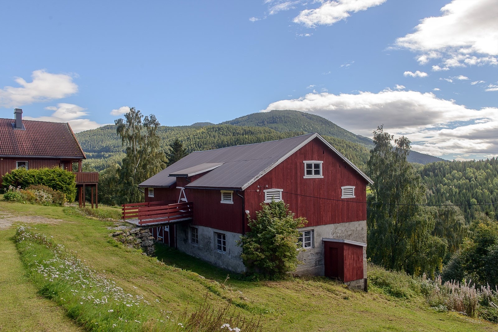 Eldre låve. Galleribilde