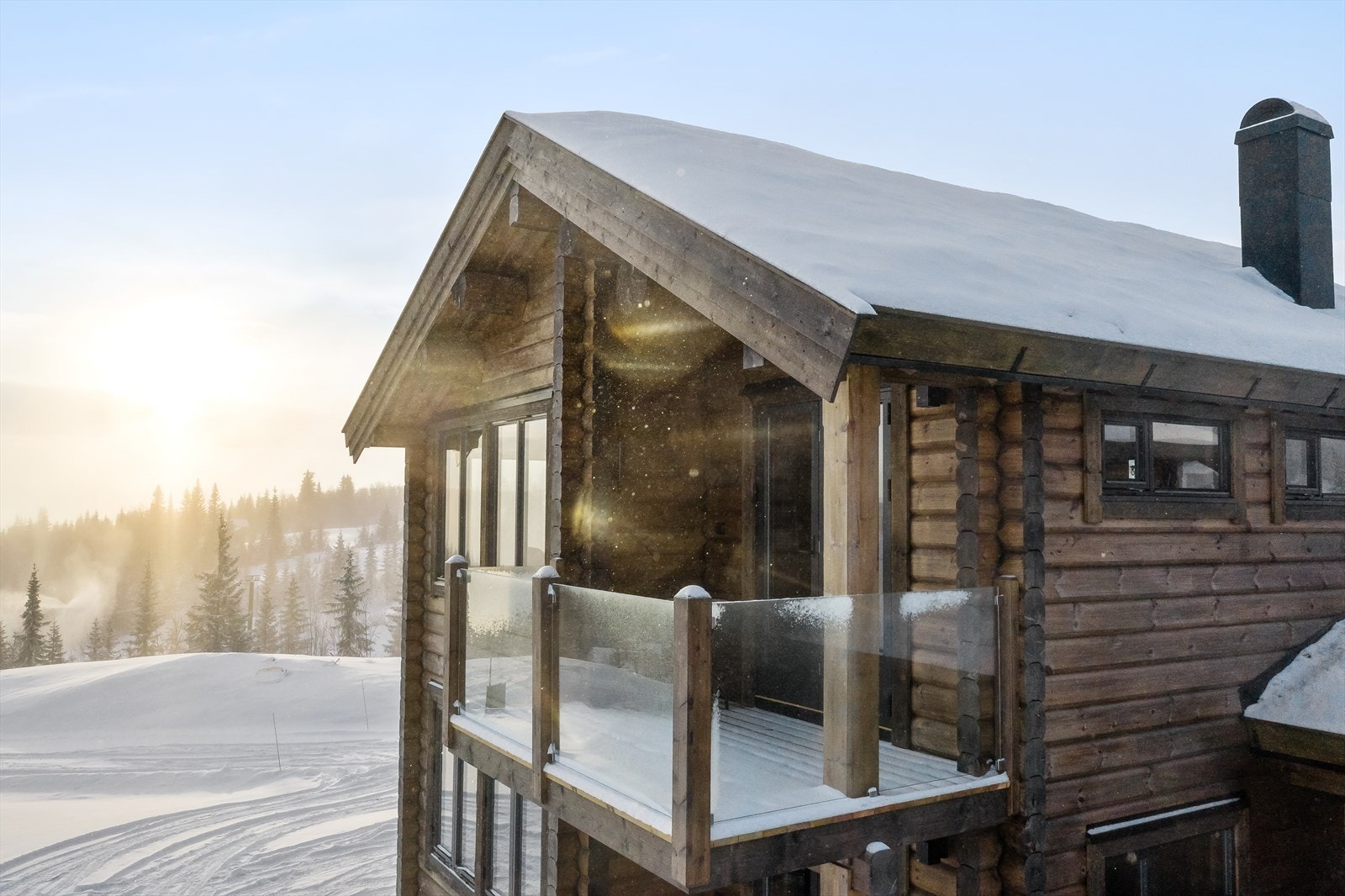 Fra stuen er det utgang til verandaen. Galleribilde