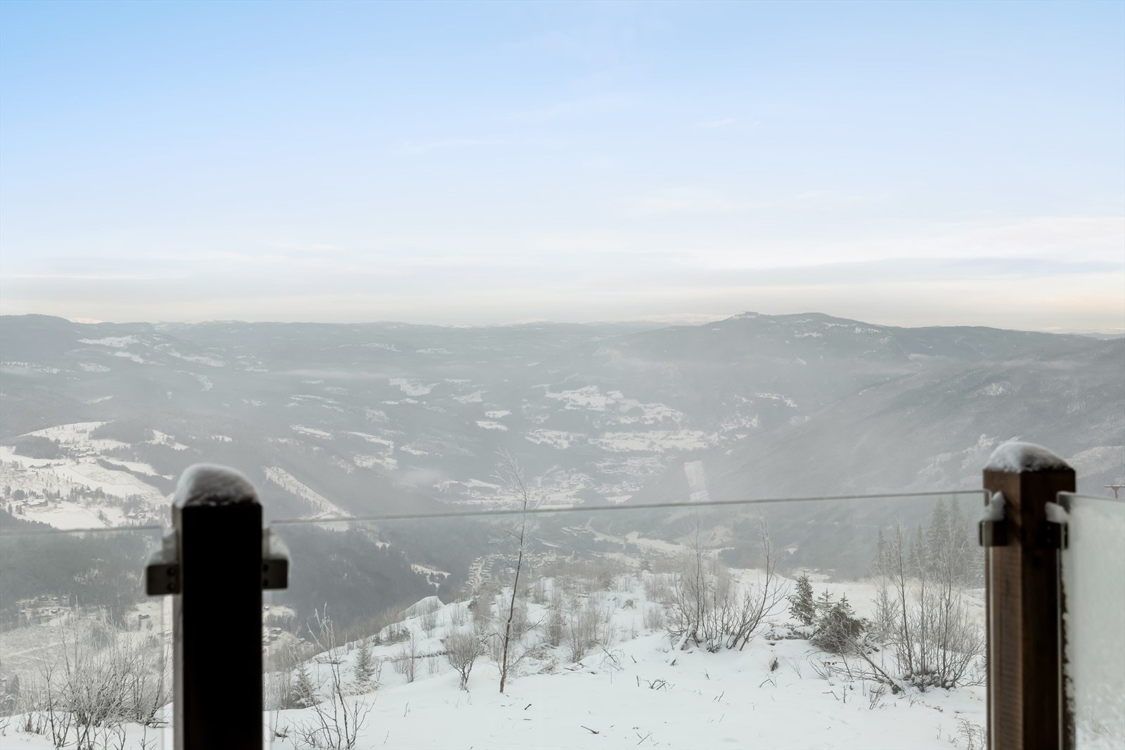 Utsikt over hele Gol og videre innover i fjellheimen mot Norefjell. Galleribilde