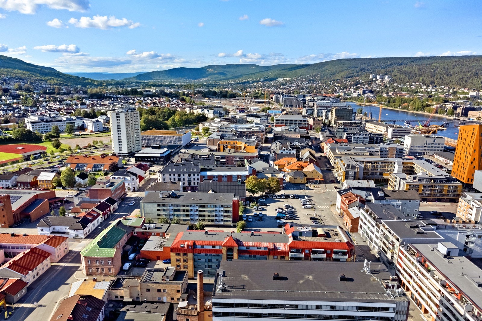 Det er ca. 400 meter til Drammen togstasjon Galleribilde
