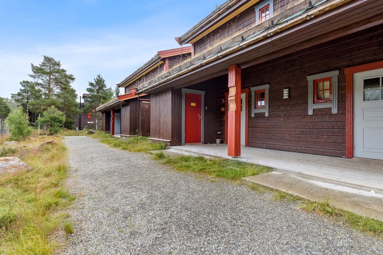 Leiligheten har en fin beliggenhet med gangavstand til hotell med spa og kafeteria Galleribilde