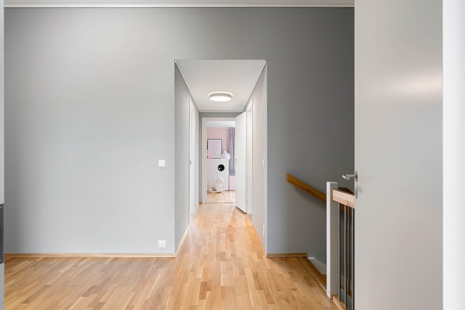 Praktisk etasje med mulighet for hele 4 soverom i tillegg til stue Galleribilde