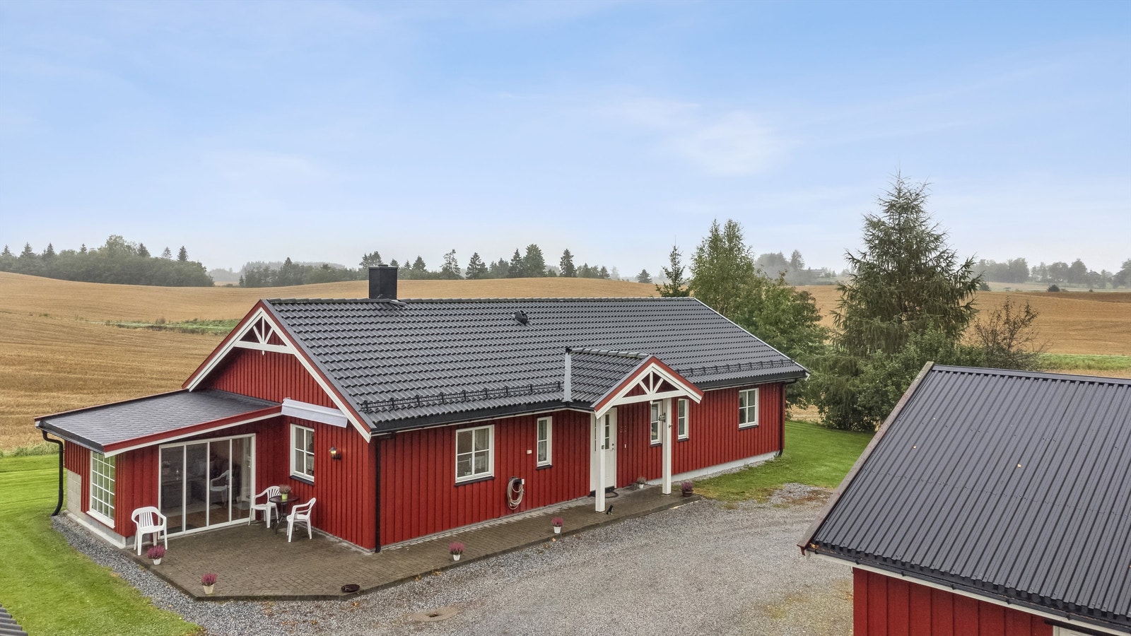 Beliggende i landlige omgivelser - dog kun 1,8 km fra Årnes sentrum Galleribilde