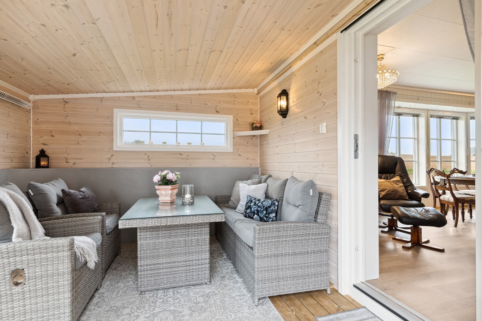 Vinterhave - det bemerkes at det ikke er søkt om innkledning av terrasse til vinterhave. Galleribilde
