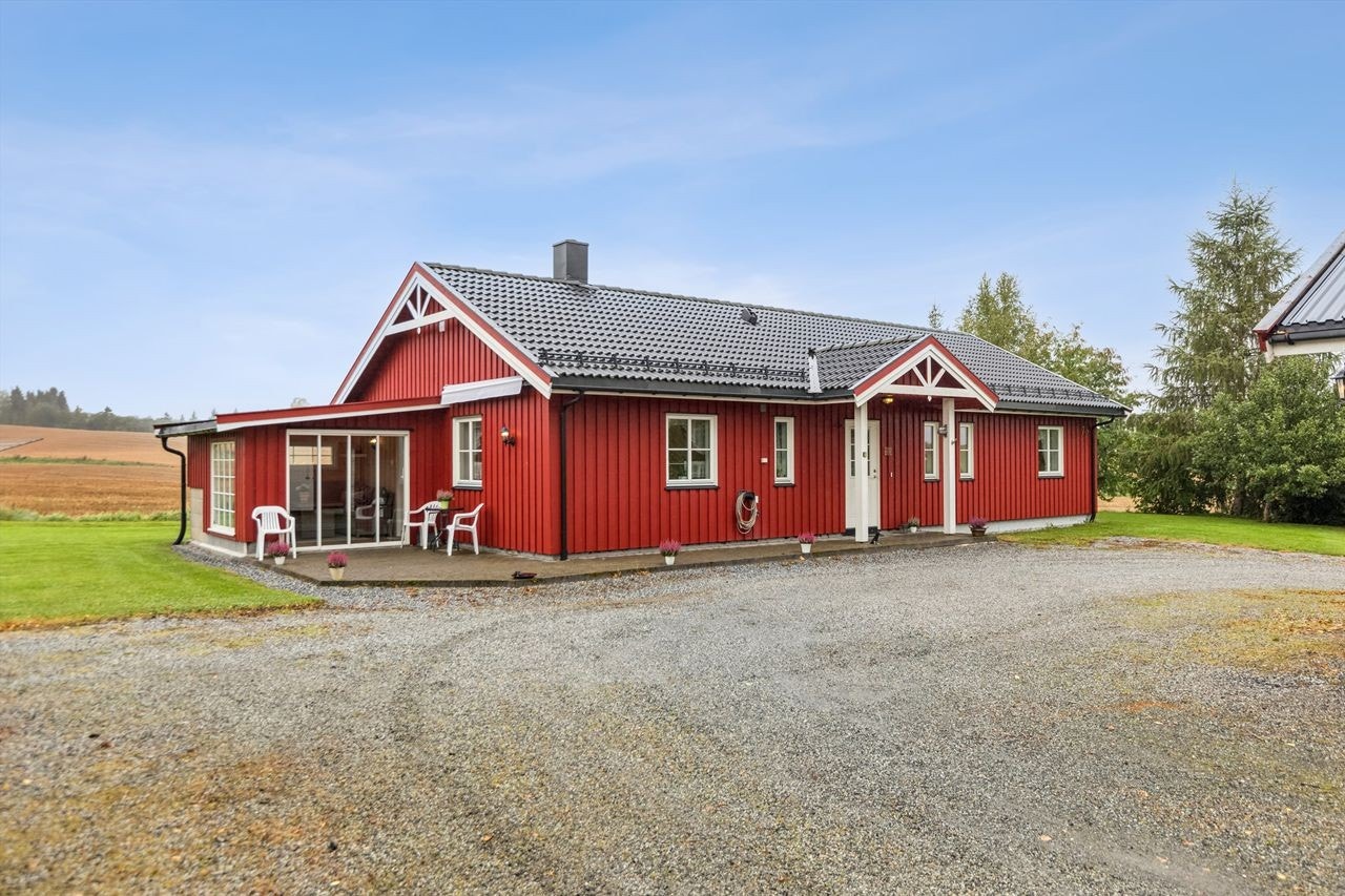 Romslig gårdsplass Galleribilde