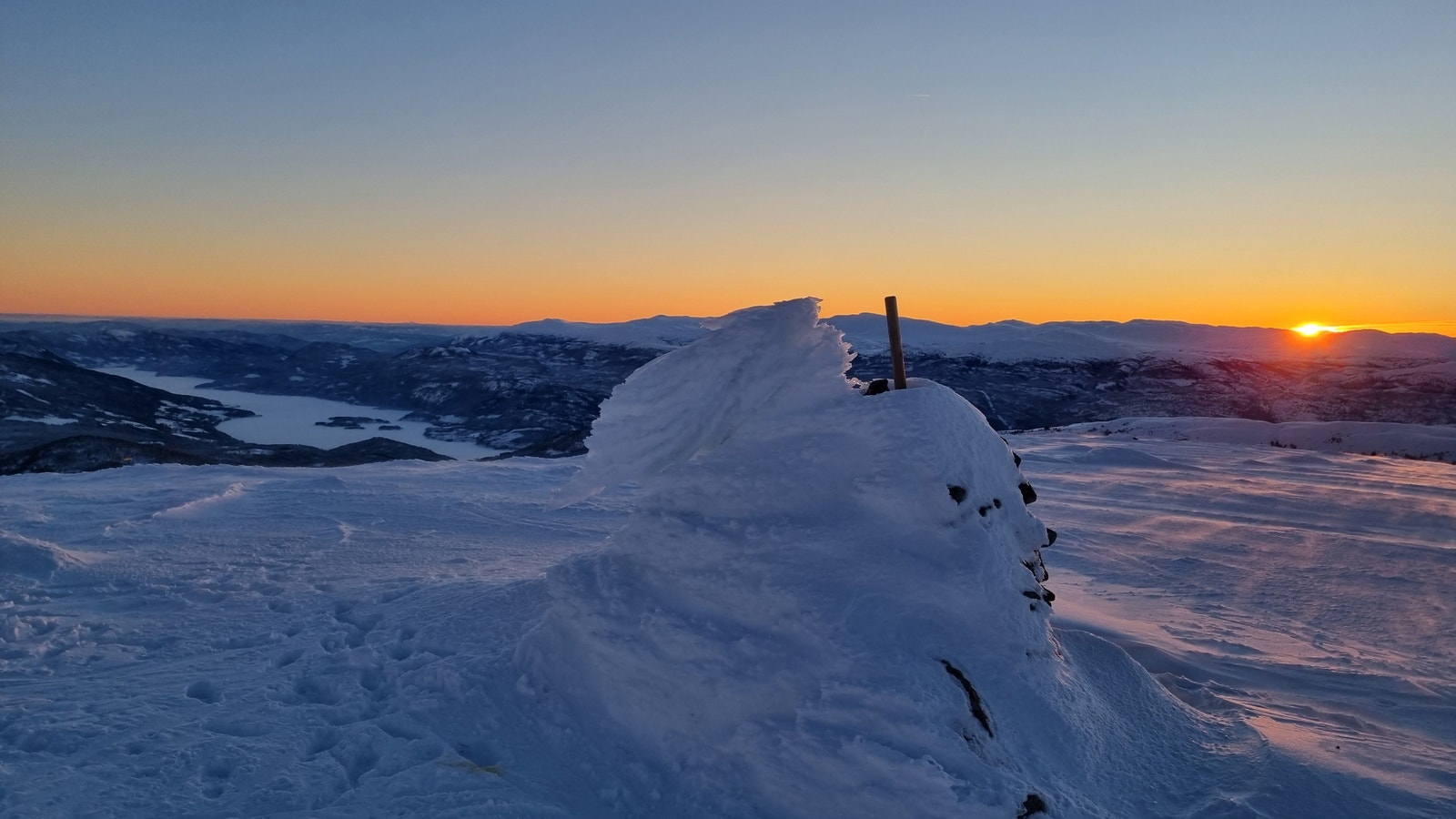 Sørbølnatten 1205 moh. Her er det flotte forhold for fjellski eller Rando tilbake til hytta Galleribilde