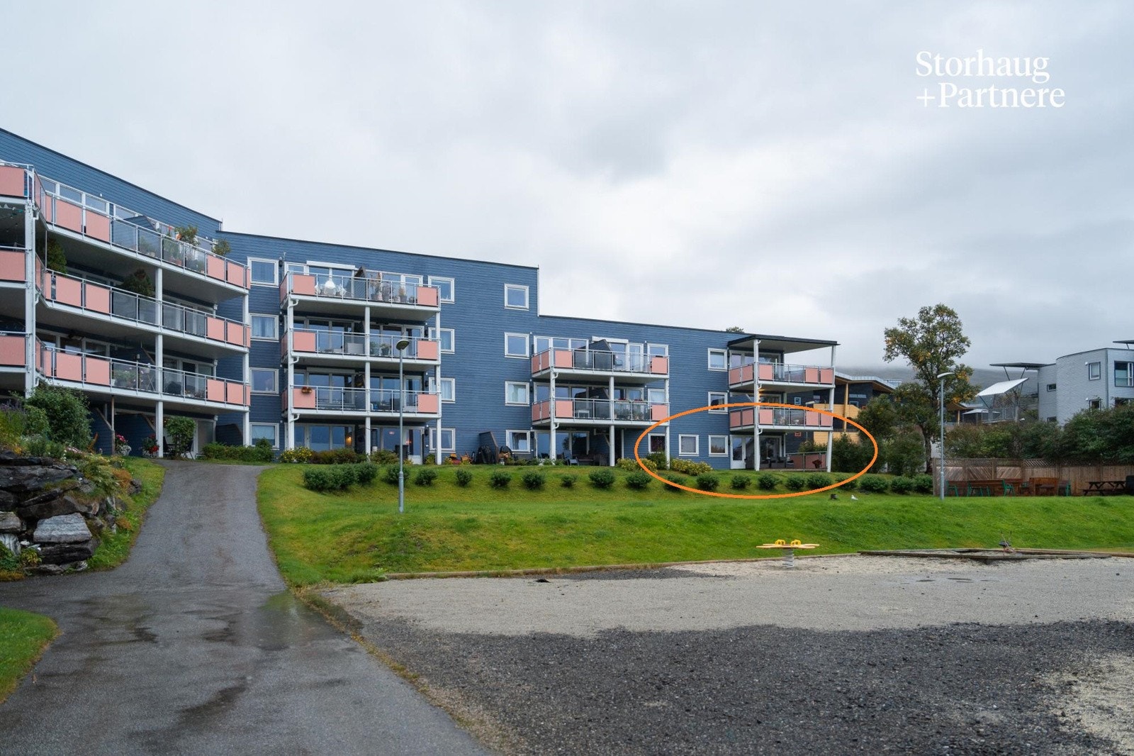 Leiligheten er plassert på sørhjørnet av bygget Galleribilde