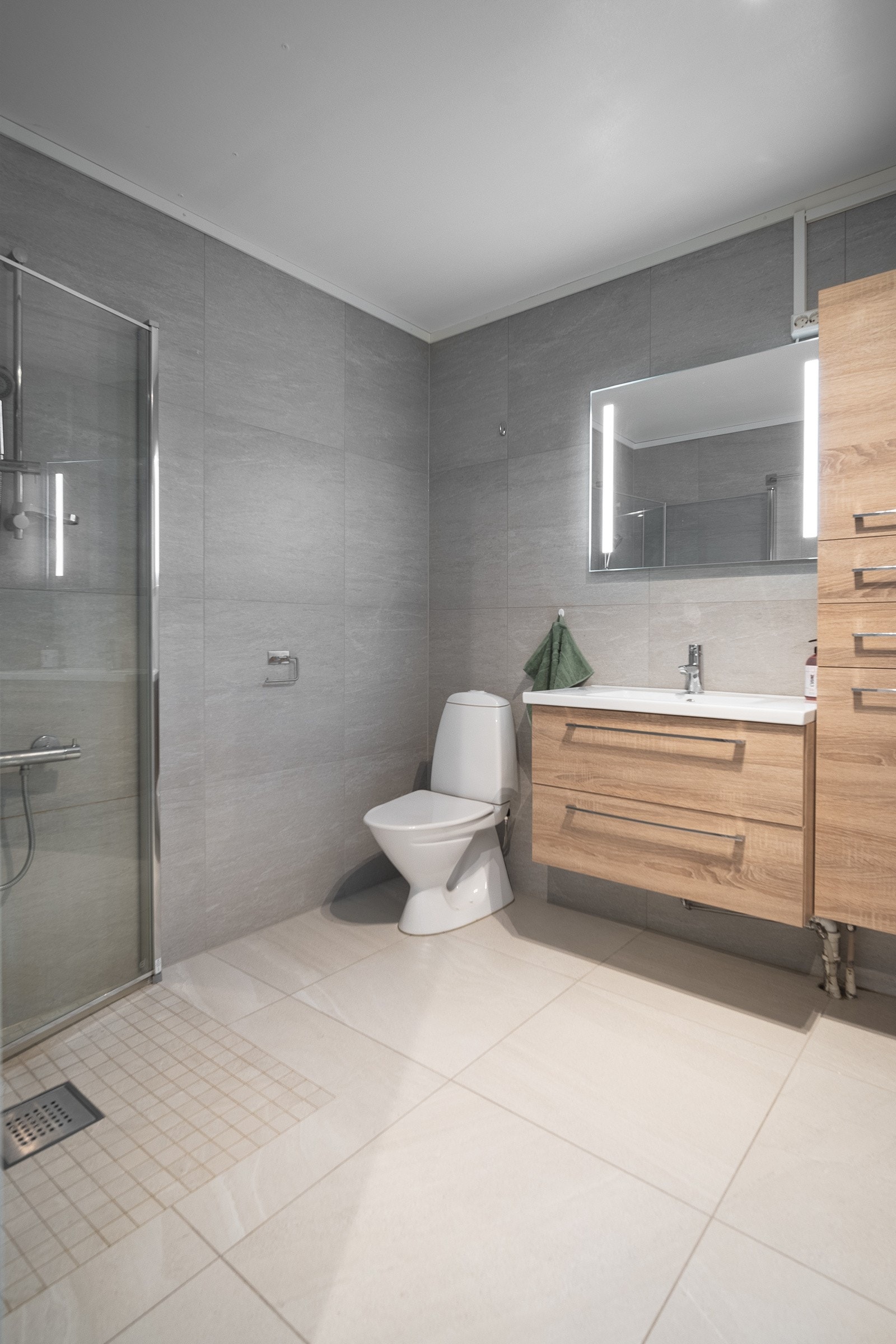 Badet er nylig totalrenovert og holder fin standard Galleribilde