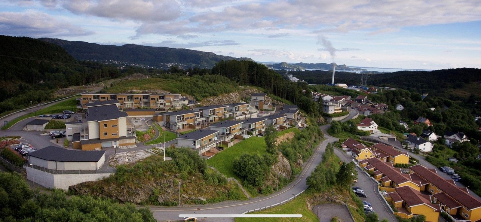 Sameiet Skeiegrenda Panorama ligger flott til med nydelig panoramautsikt. Her er sol sol sol. Galleribilde