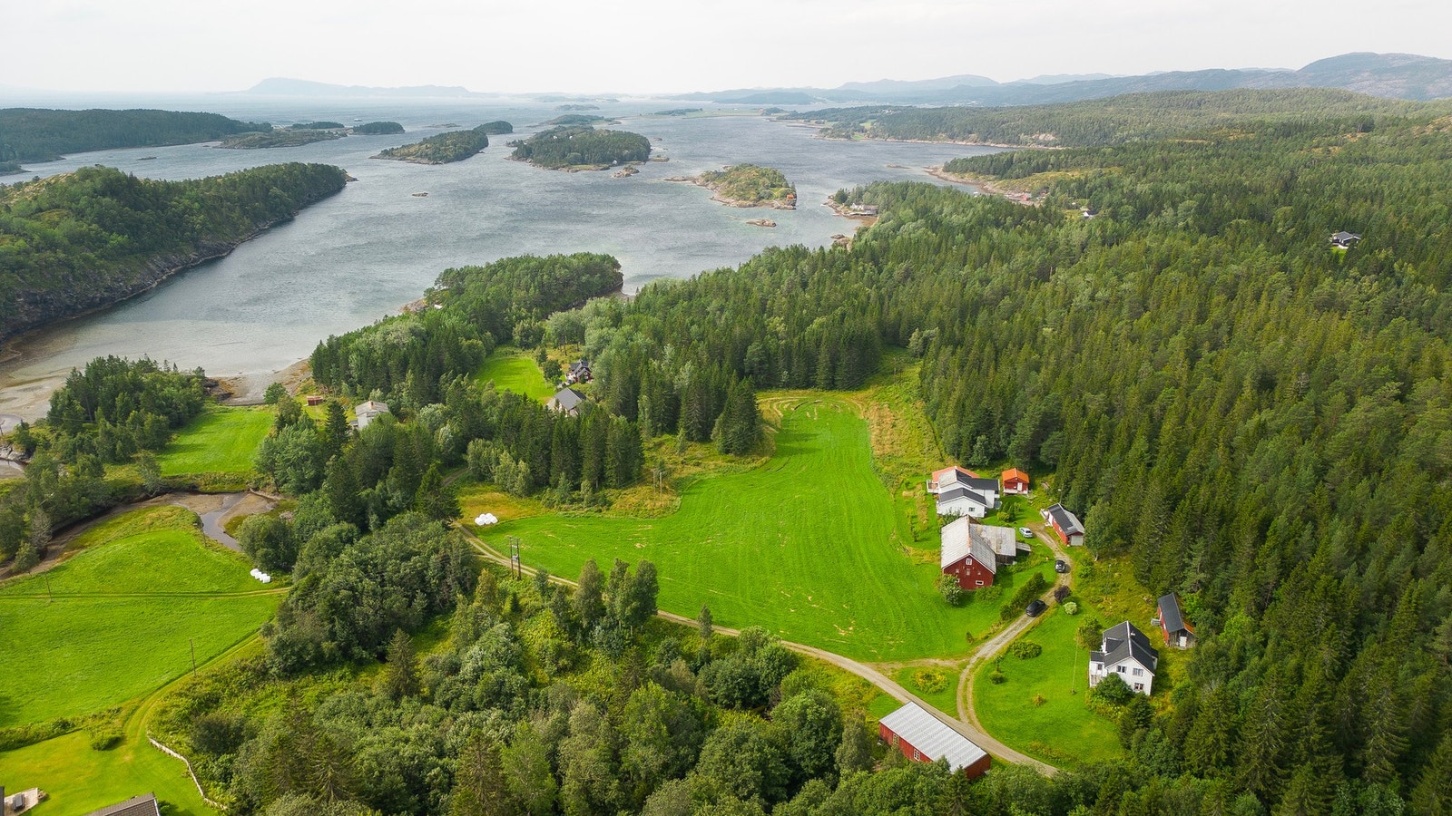 17,7 daa fulldyrka jord, 1,6 daa innmarksbeite, 179,9 daa produktiv skog, 1,6 daa innmarksbeite og 56,4 daa annet markslag Galleribilde
