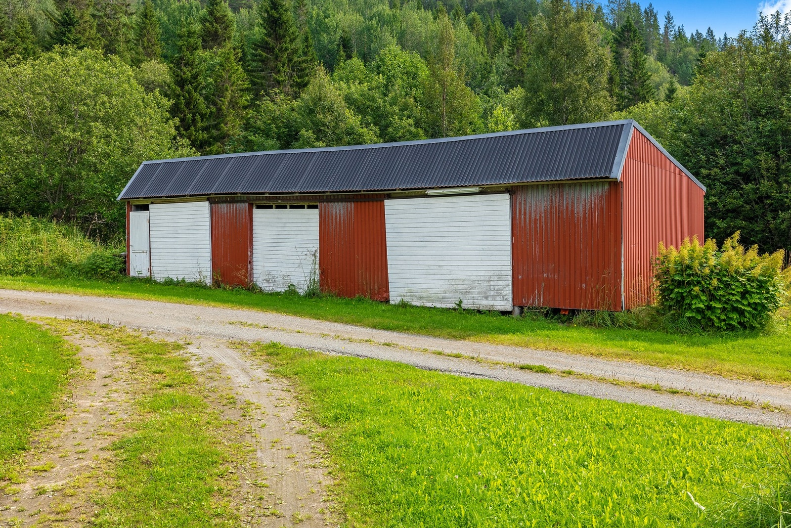 Garasje oppført i 1980 Galleribilde