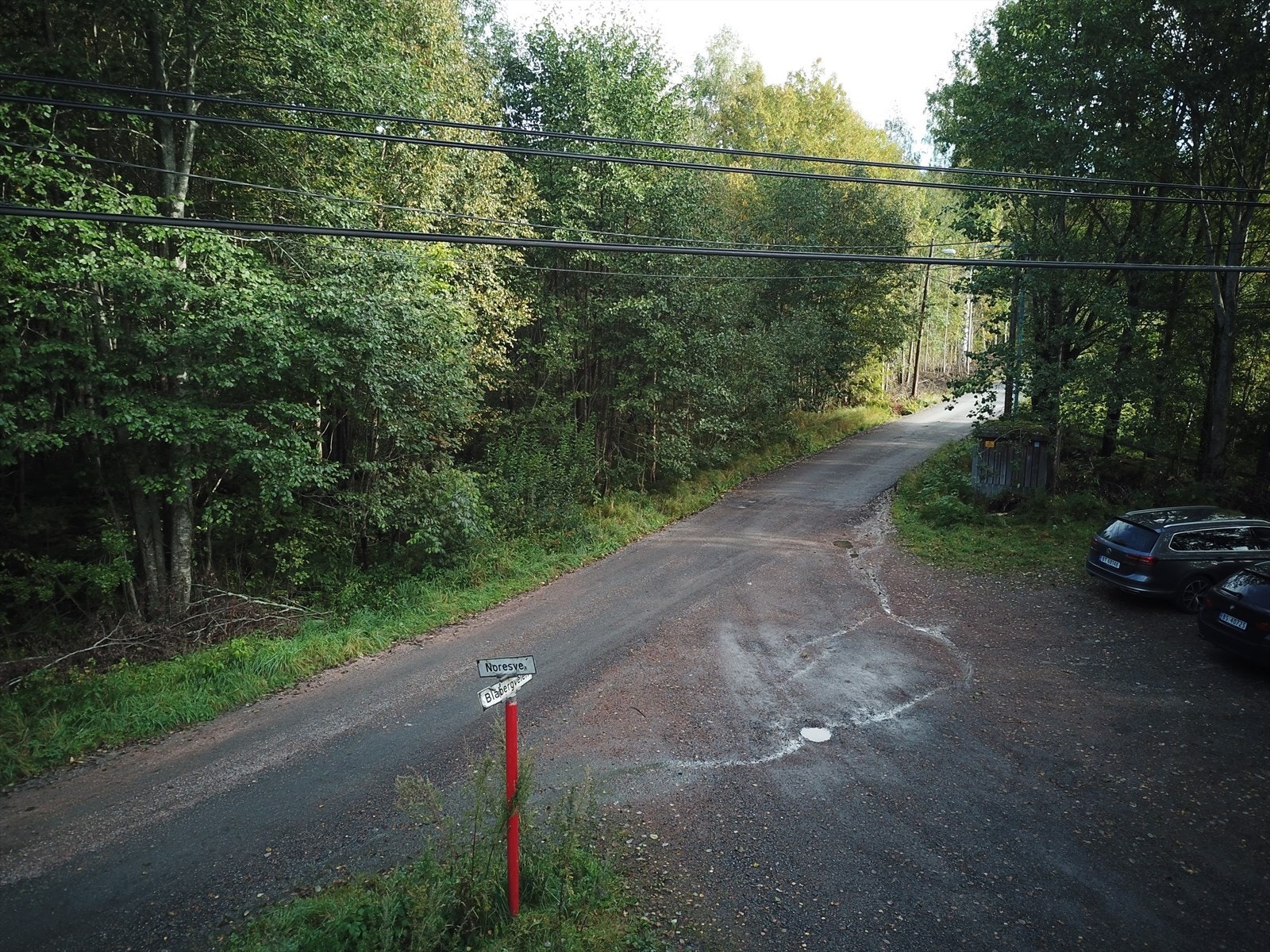 Det er p.t. ikke opparbeidet vann, avløp eller vei til eiendommen. Galleribilde