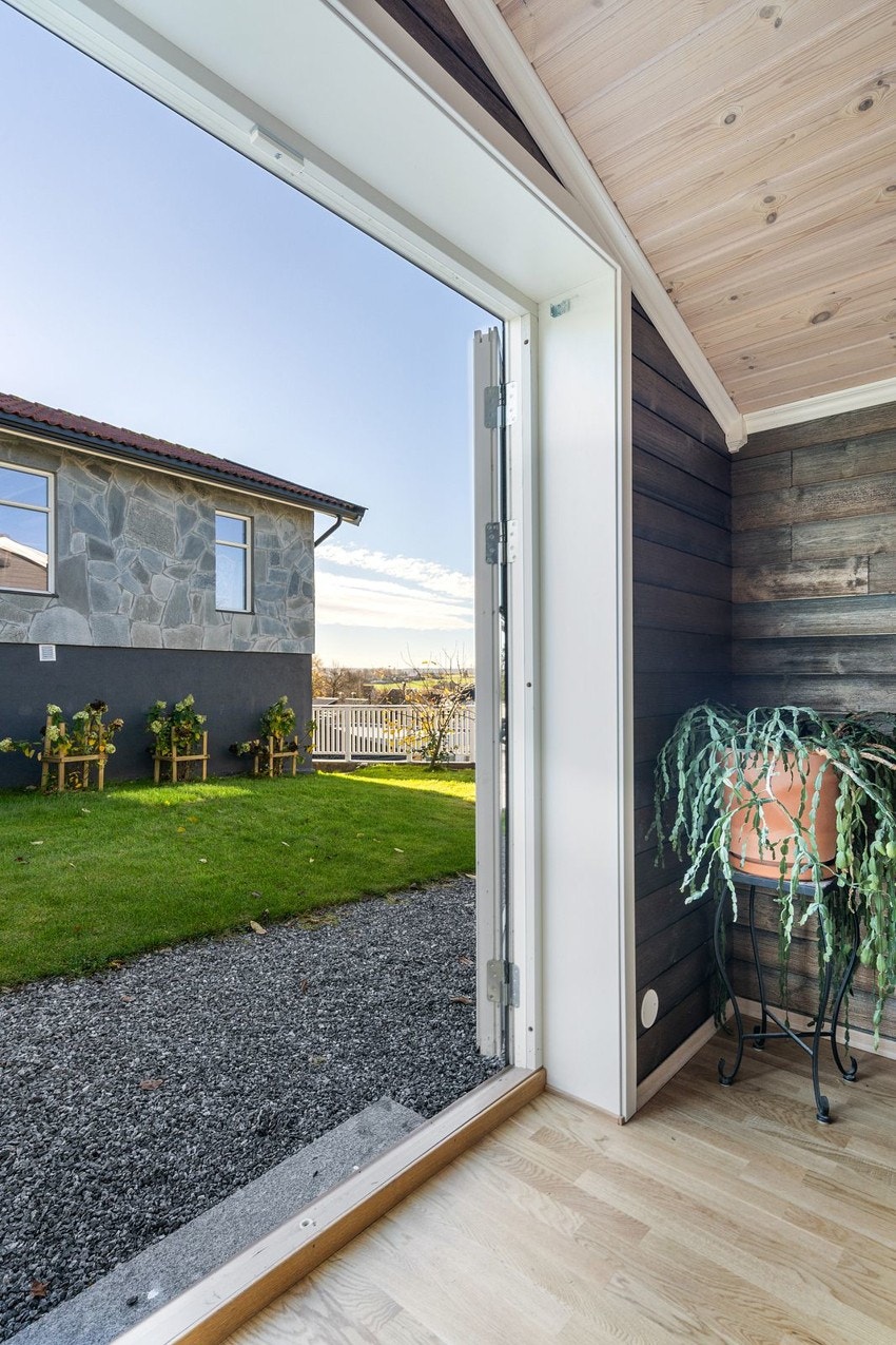 Utgang til hagen fra hovedsoverommet. Galleribilde
