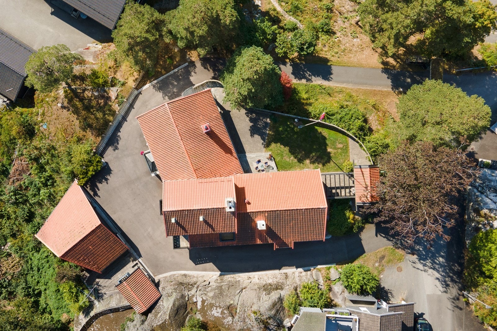 Opparbeidet solrom mellom barnehus og garasje Galleribilde