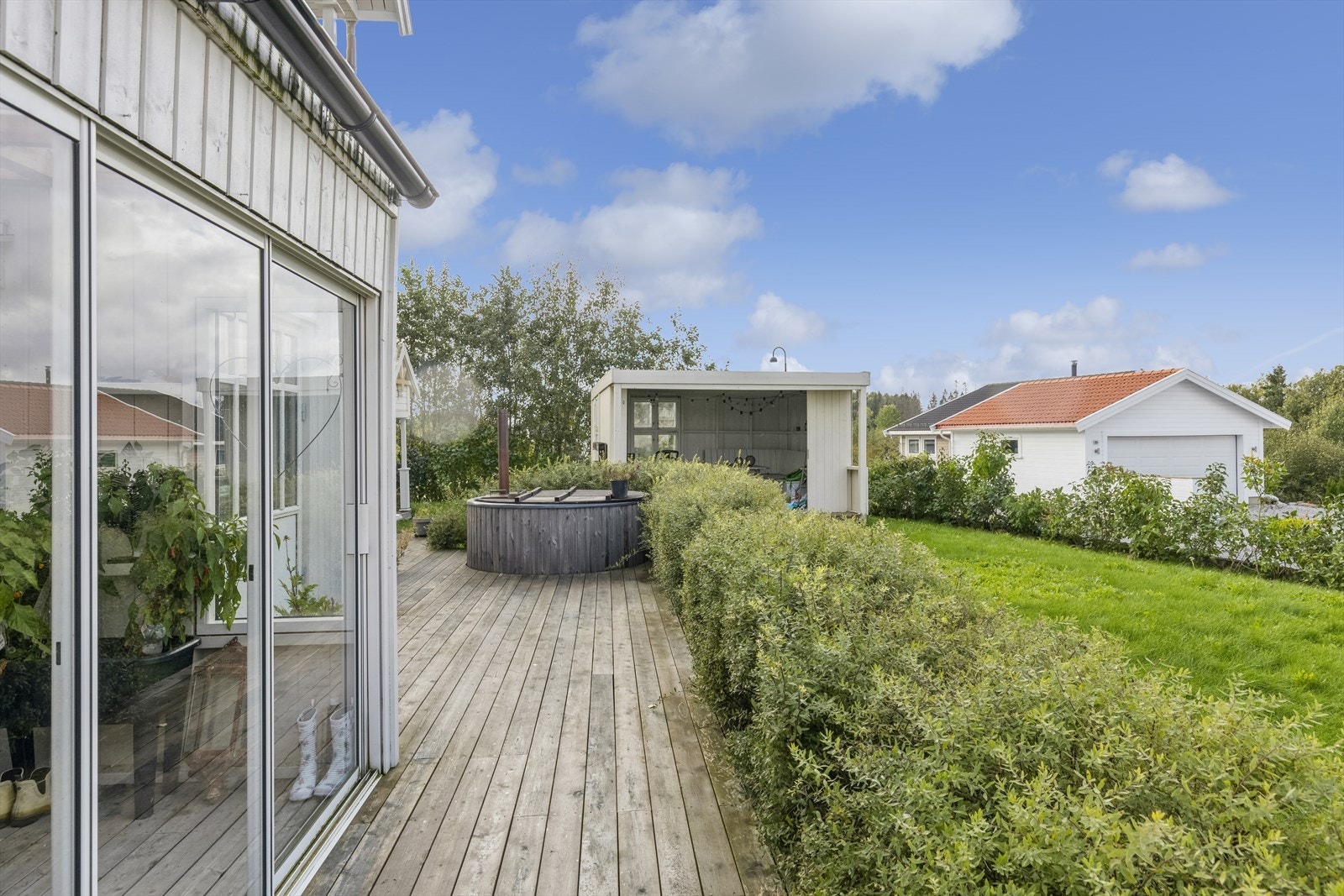 Overbygget terrasse utenfor stuen. Galleribilde
