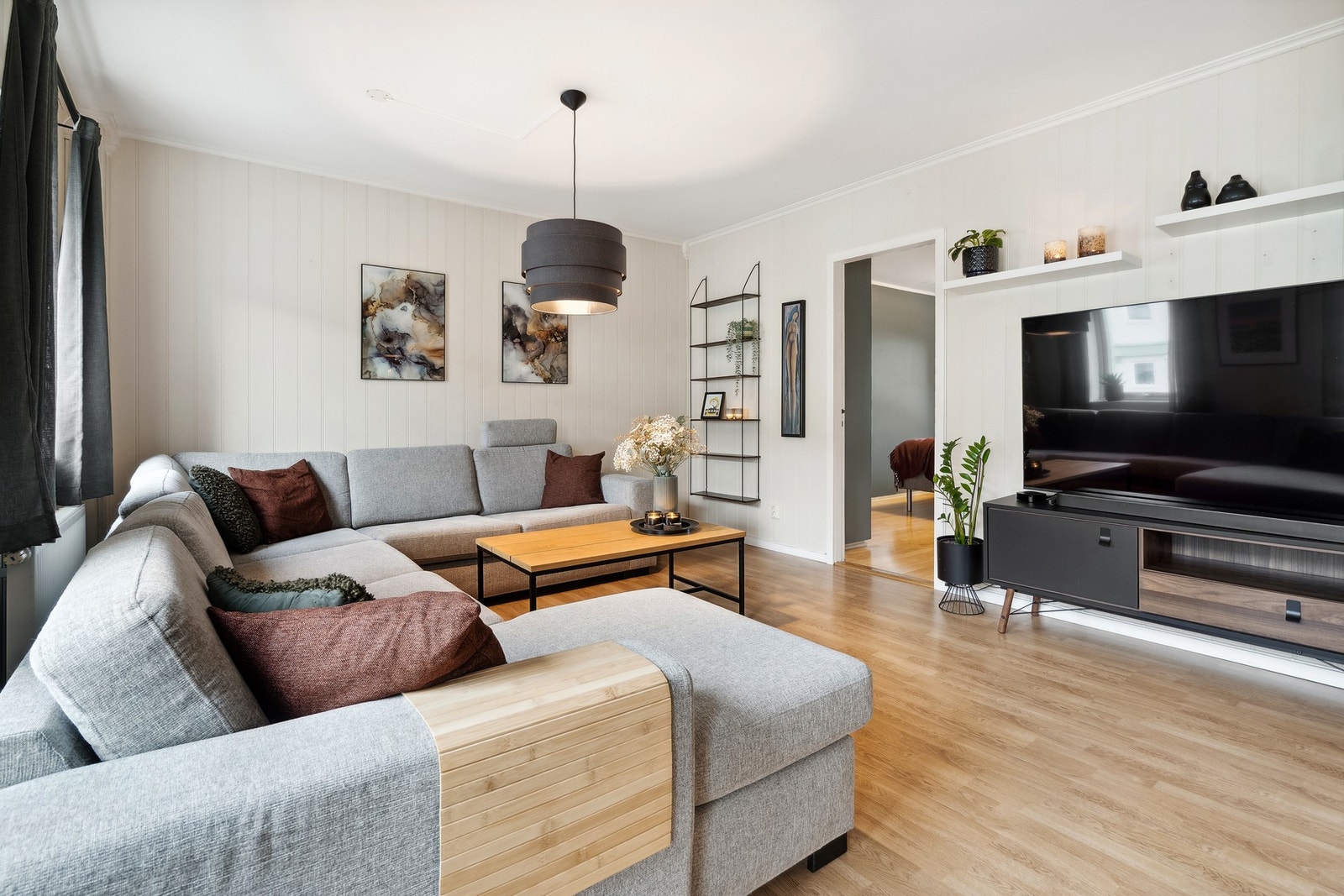 God plass for stor sofagruppe. Galleribilde