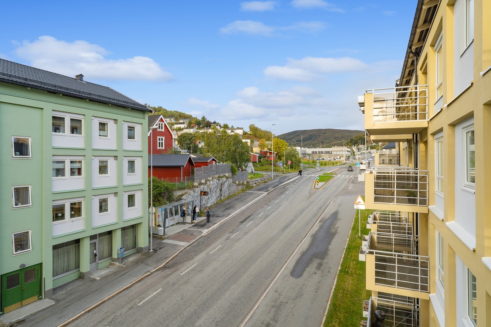 Sentral beliggenhet med gangavstand til dagligvarehandel, treningssenter og Harstad sentrum. Galleribilde