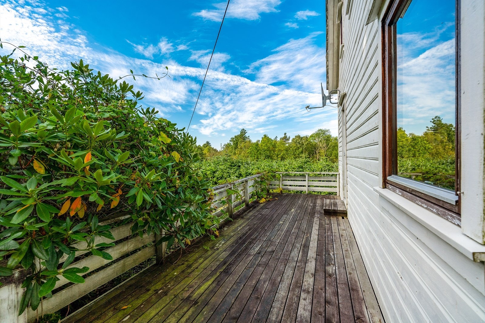 Våningshuset fremstår med eldre standard og totalrenovering/riving må påregnes. Noen oppgraderinger ble likvel gjort på 70-tallet og i 2006 hvor kledningen mest sannsynlig er fra. Galleribilde