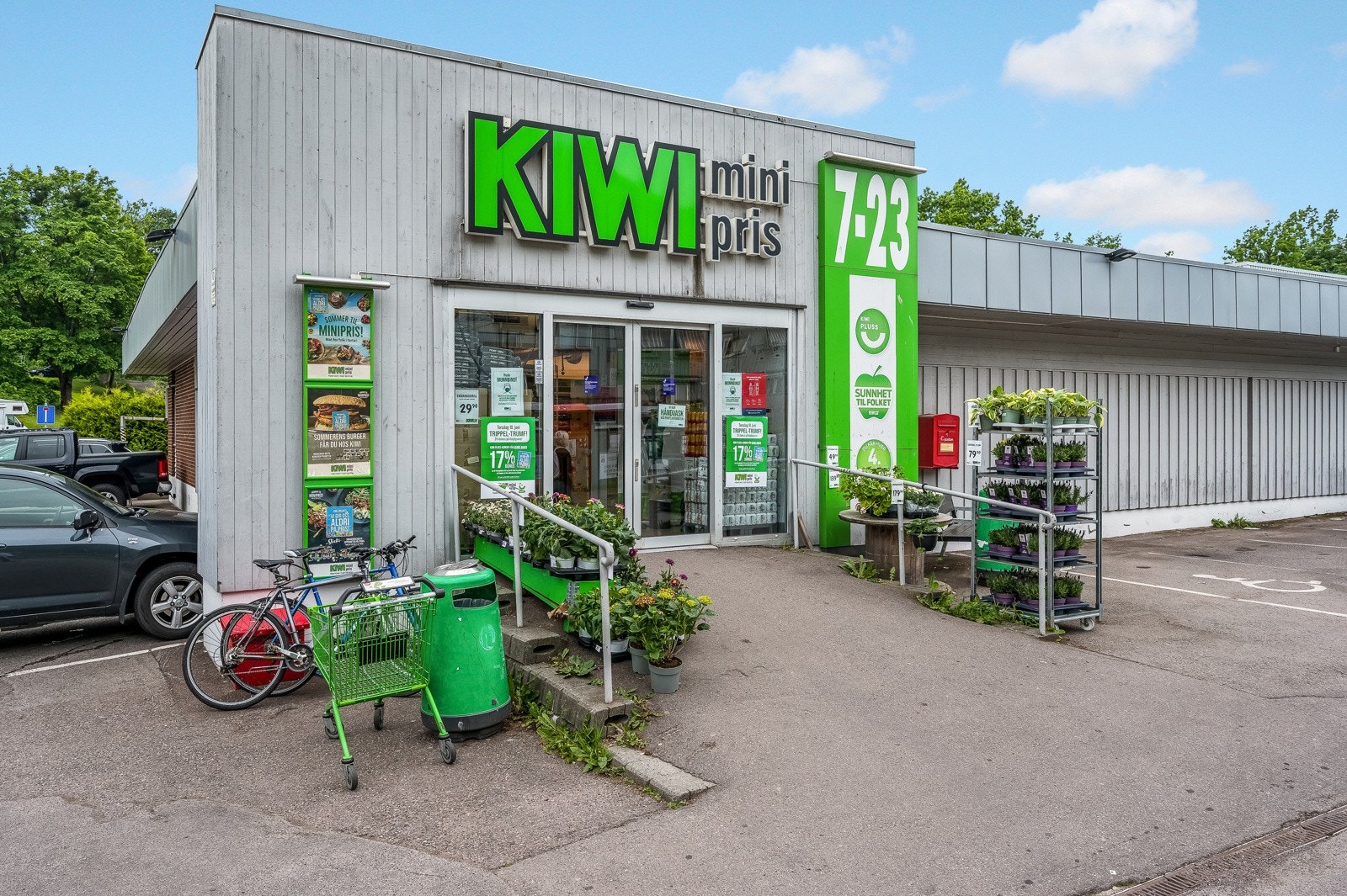 Nærmeste dagligvare er Kiwi som ligger rett på utsiden av inngangsdøren Galleribilde