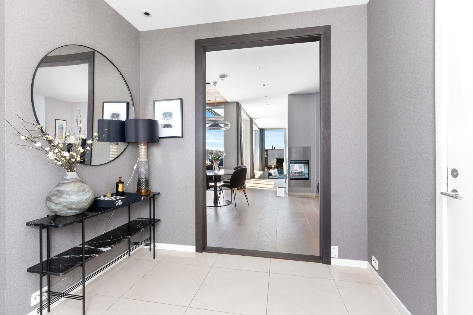 Flislagt gang Galleribilde