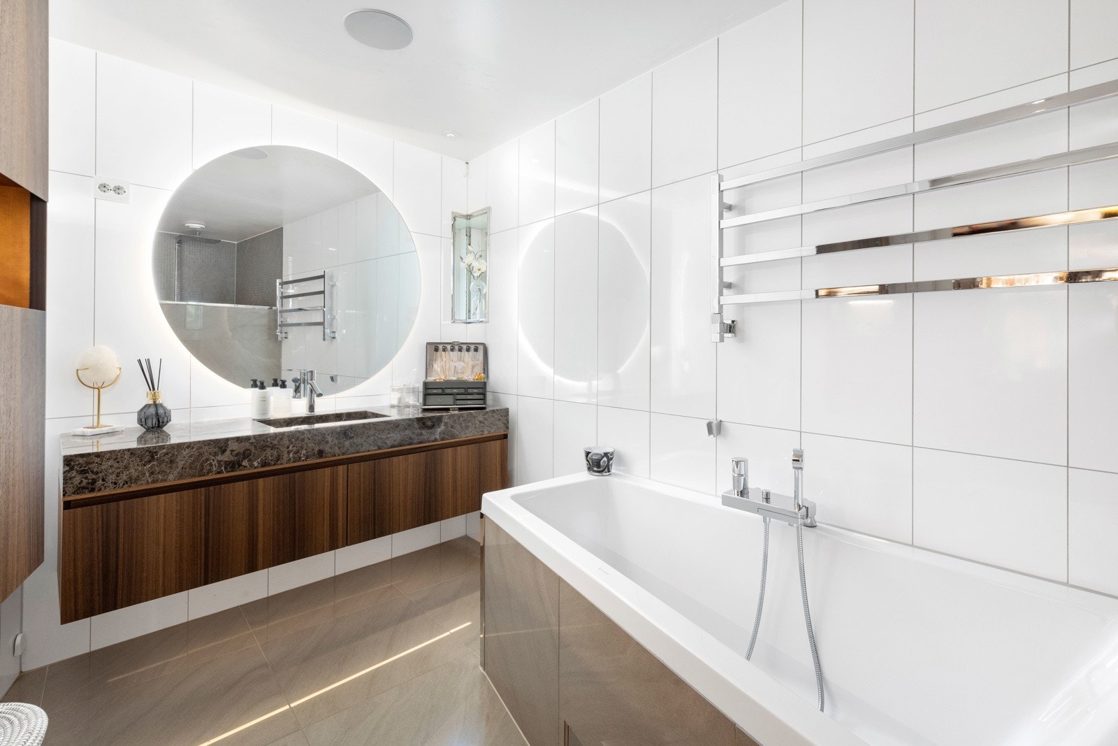 Bad med direkte adkomst via hovedsoverom Galleribilde