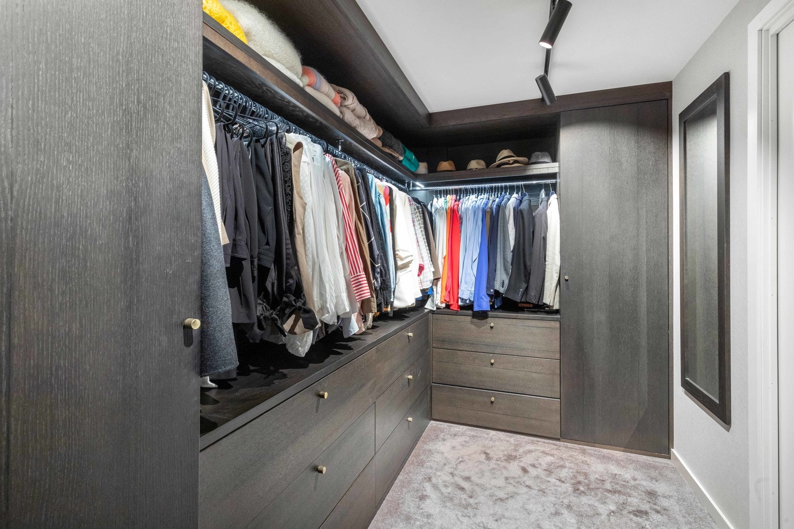 Walk-in-closet Galleribilde
