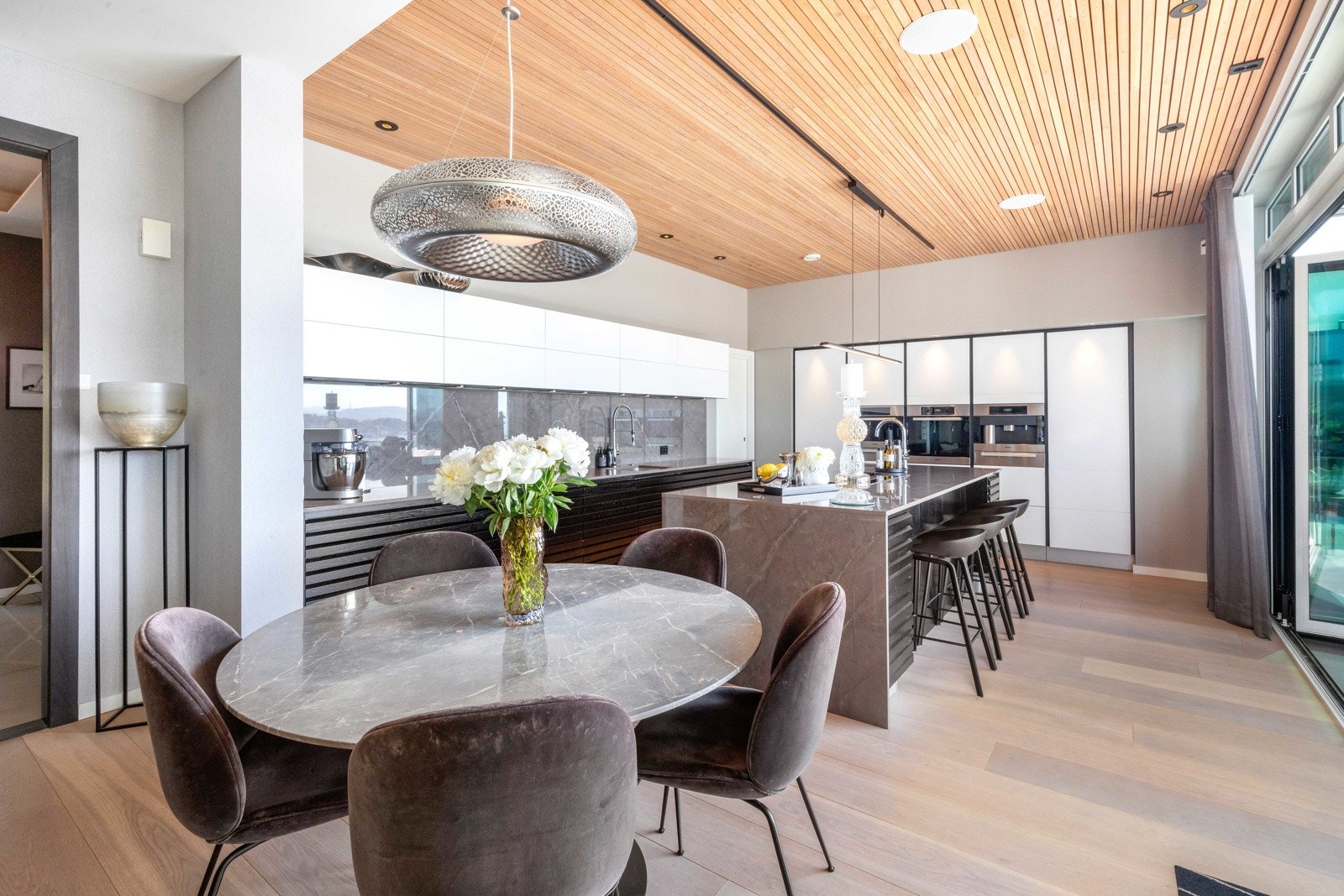 Åpen løsning mot kjøkken Galleribilde