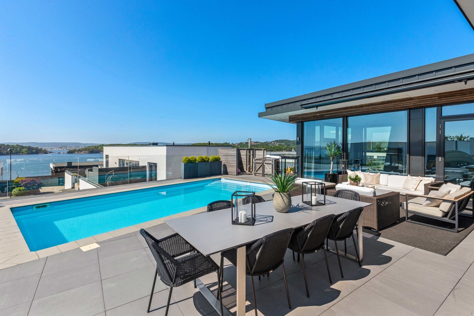 Deilig uteområde med flere solrike soner Galleribilde