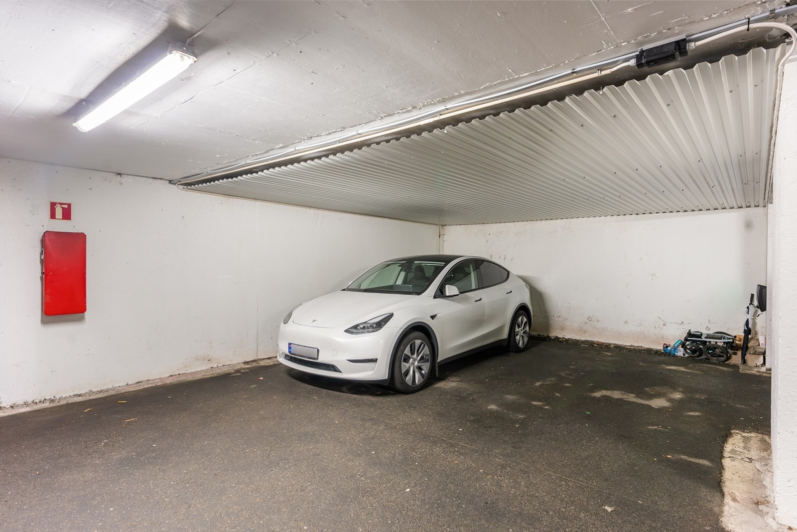 Veldigt store og romslige parkeringsplasser. Galleribilde