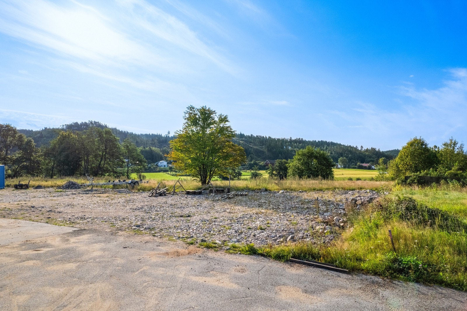 Tomten kan bebygges med en enebolig på et plan. Galleribilde